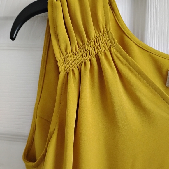 Smock Trim Shell Top - Picture 4 of 7